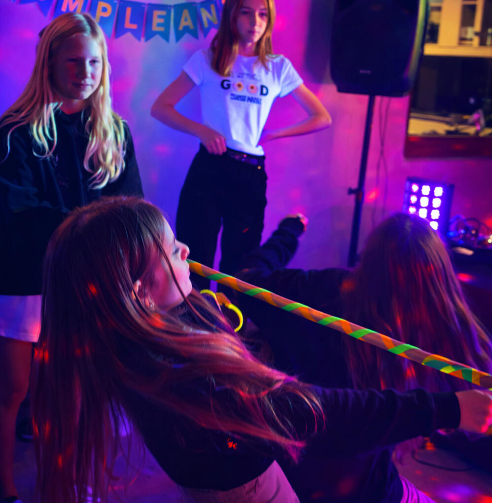 Juegos grupales para que los niños se diviertan juntos.