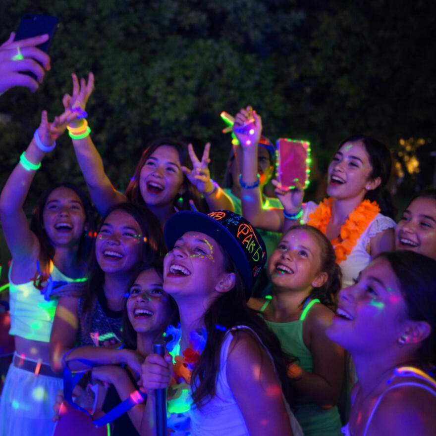 Juegos grupales para que los niños se diviertan juntos.